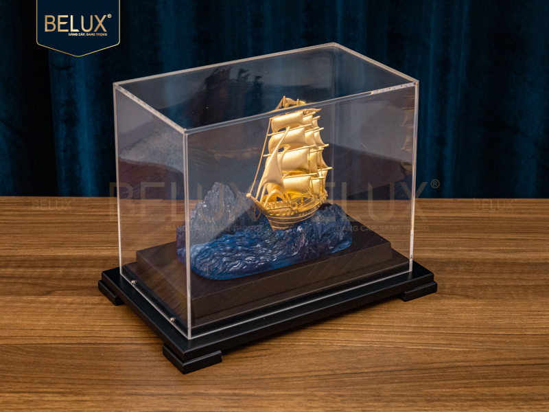 Mô hình thuyền buồm dát vàng 24k 18x24x15cm M6